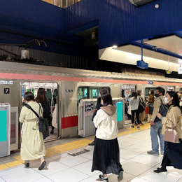 みなとみらい線 馬車道駅 ホームドアビジョン